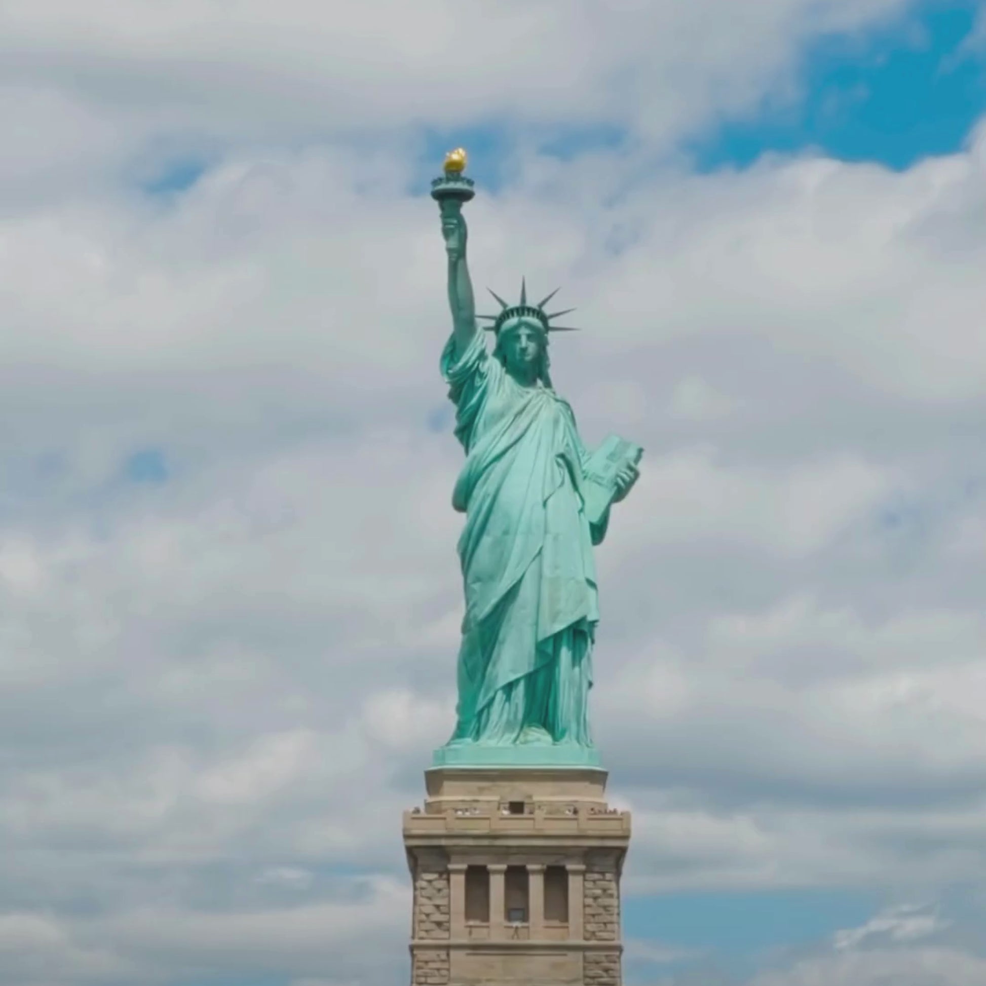 Statue of Liberty : Your City Guide Book (DIGITAL)